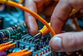 Equipo de ingeniería de AI RAAB trabajando en soluciones de automatización y sistemas eléctricos innovadores en México